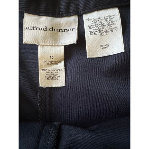 Alfred Dunner 10 navy blue high rise capris. - Picture 7 of 12